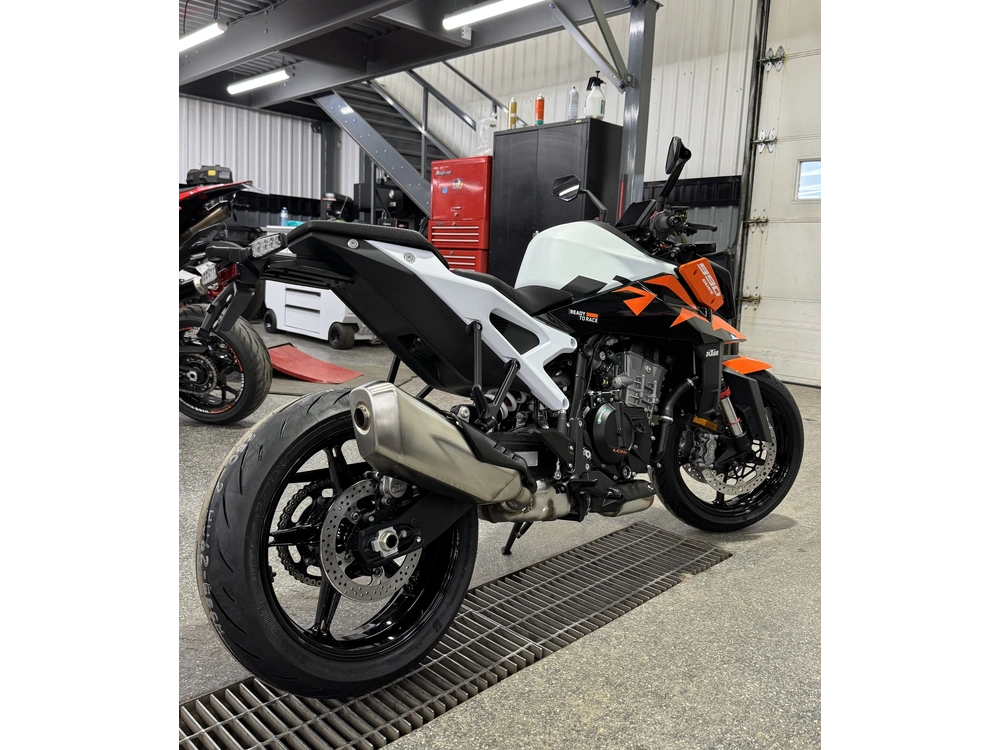 2027 Ktm 990 Duke alt