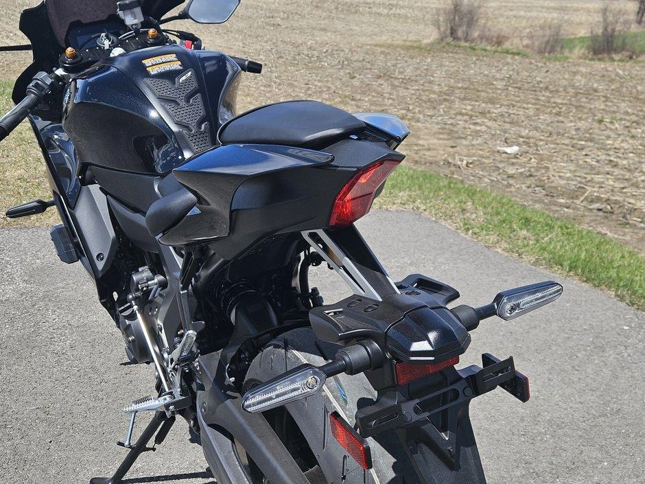 2025 Yamaha R7 alt
