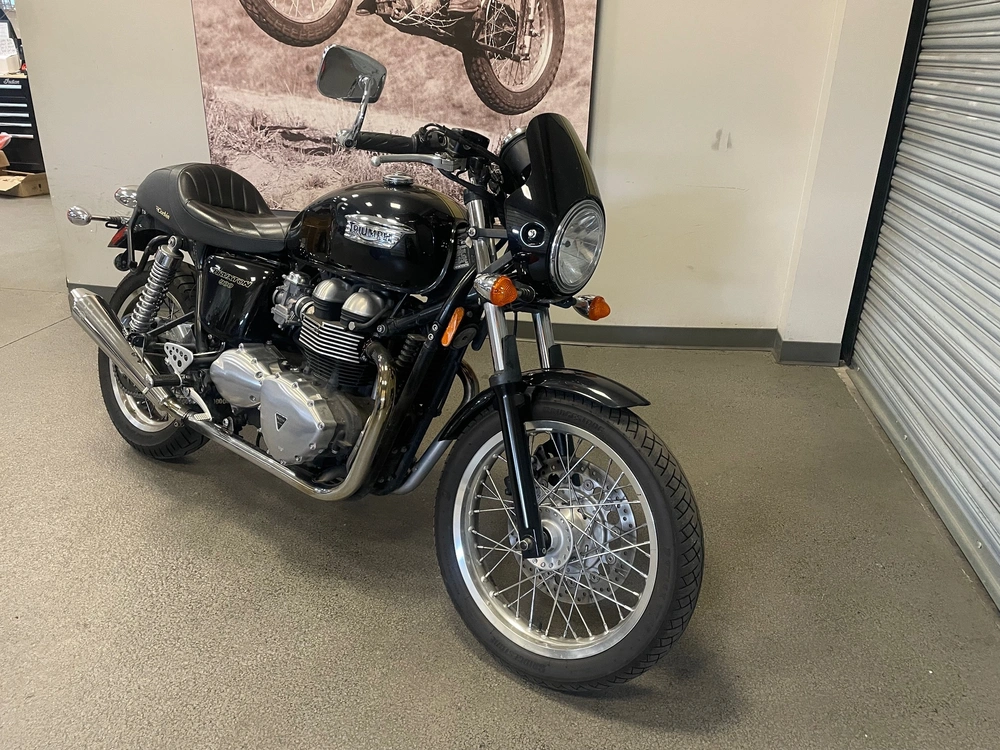 2014 Triumph Thruxton 900 alt