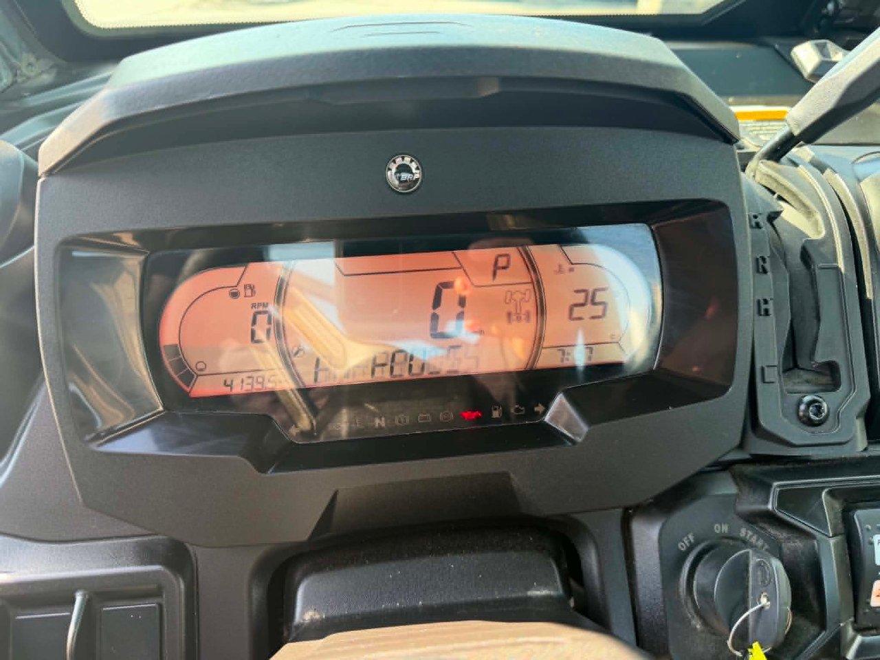 2024 Can-Am DEFENDER LTD CAB USED thumbnail 8