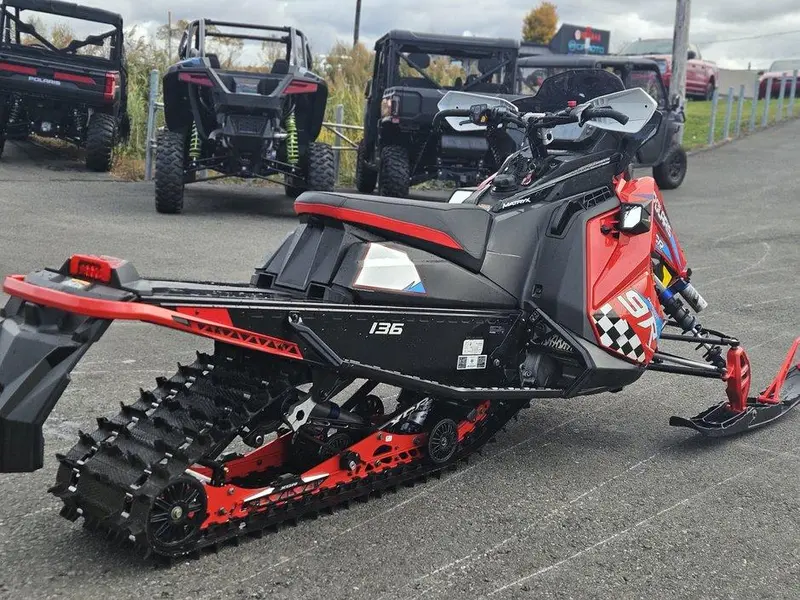 2025 Polaris 9R INDY XCR 136