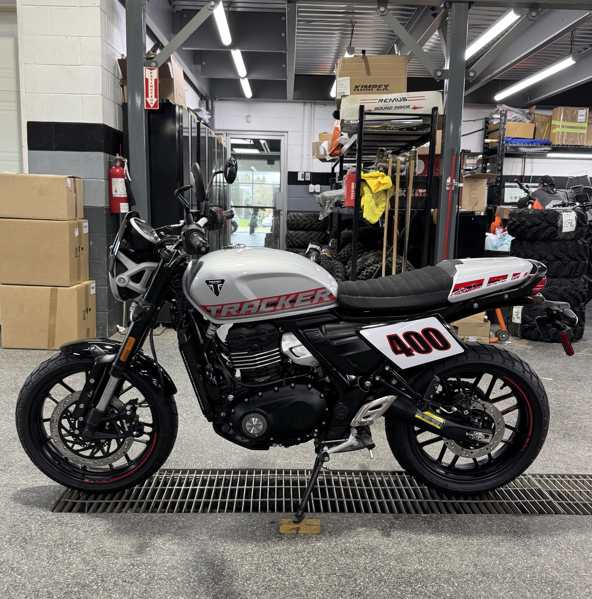 2027 Triumph TRACKER 400 ARGENT thumbnail 5