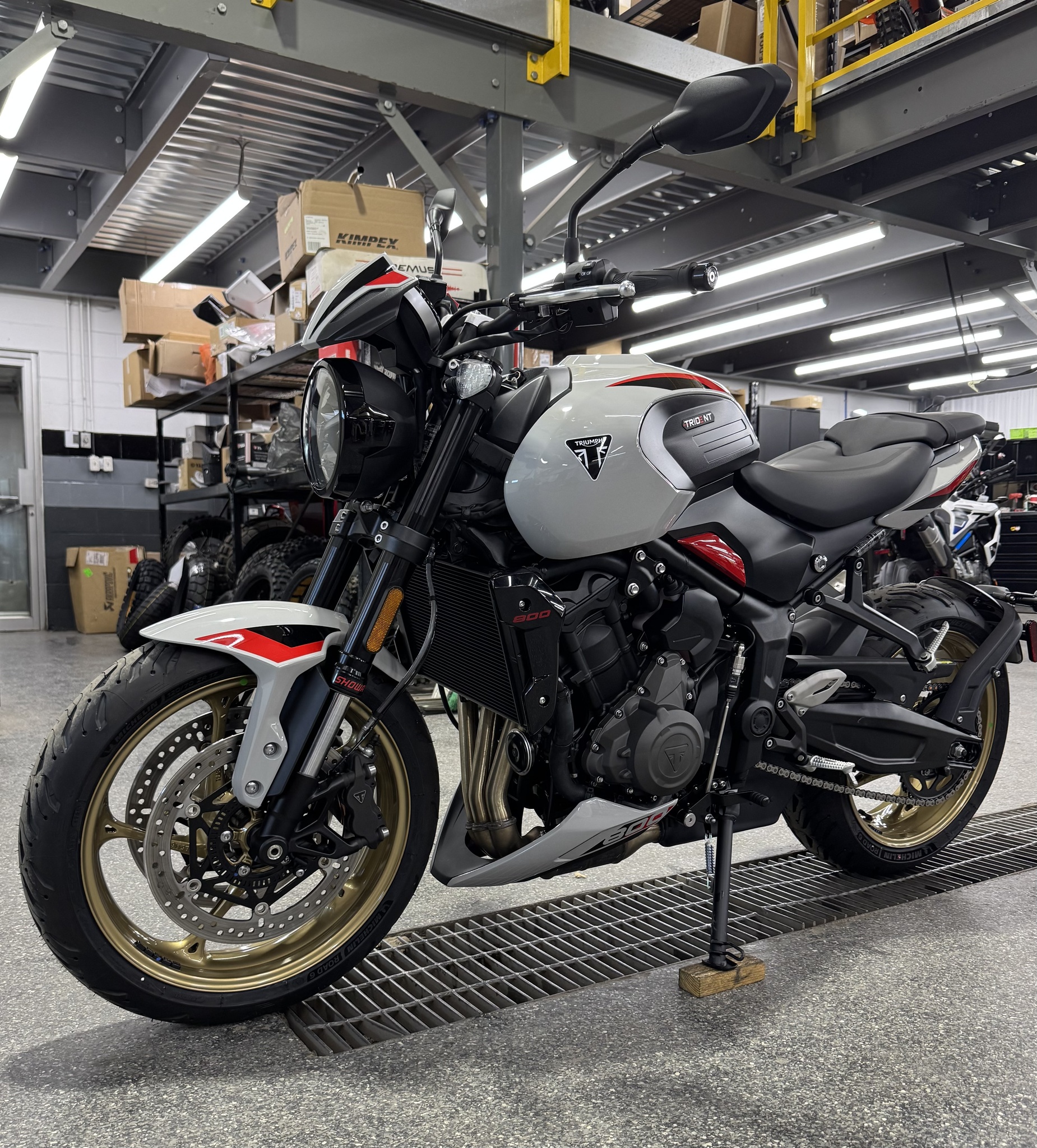 2026 Triumph TRIDENT 800 GRIS thumbnail 6