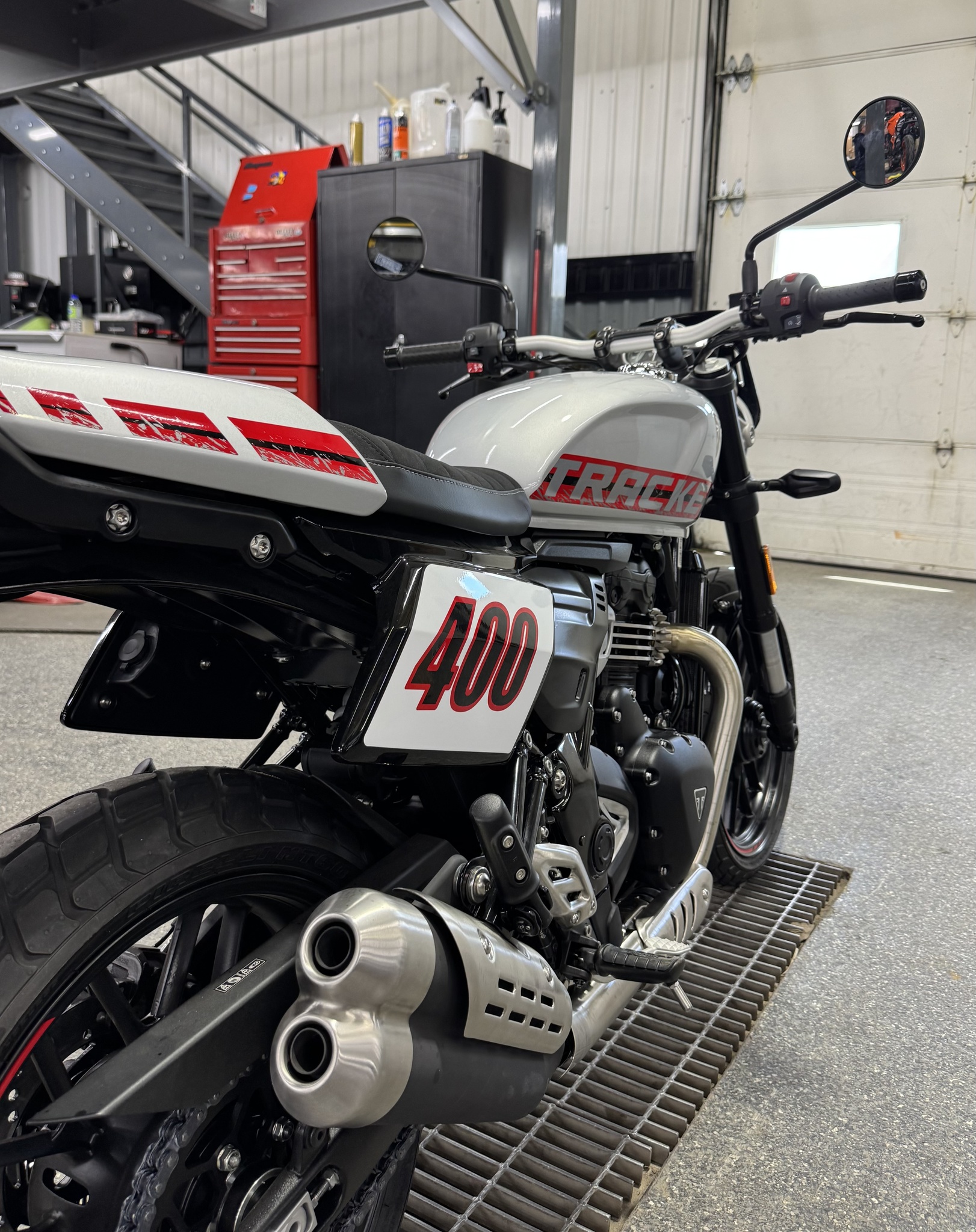 2027 Triumph TRACKER 400 ARGENT