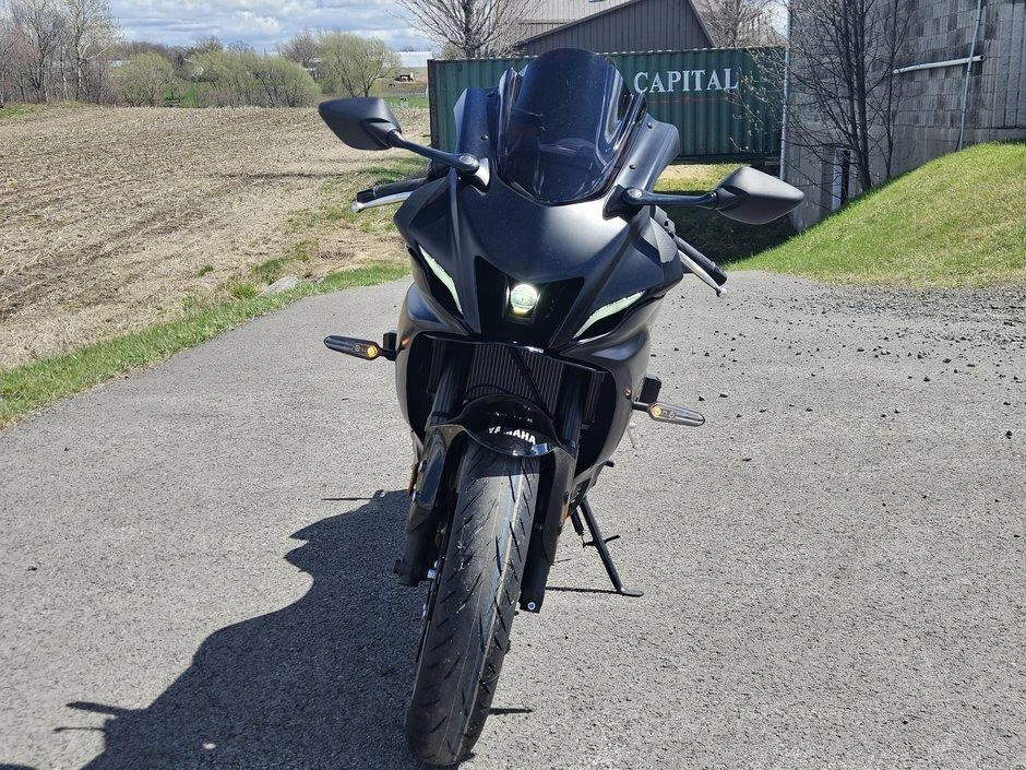 2025 Yamaha R7 alt