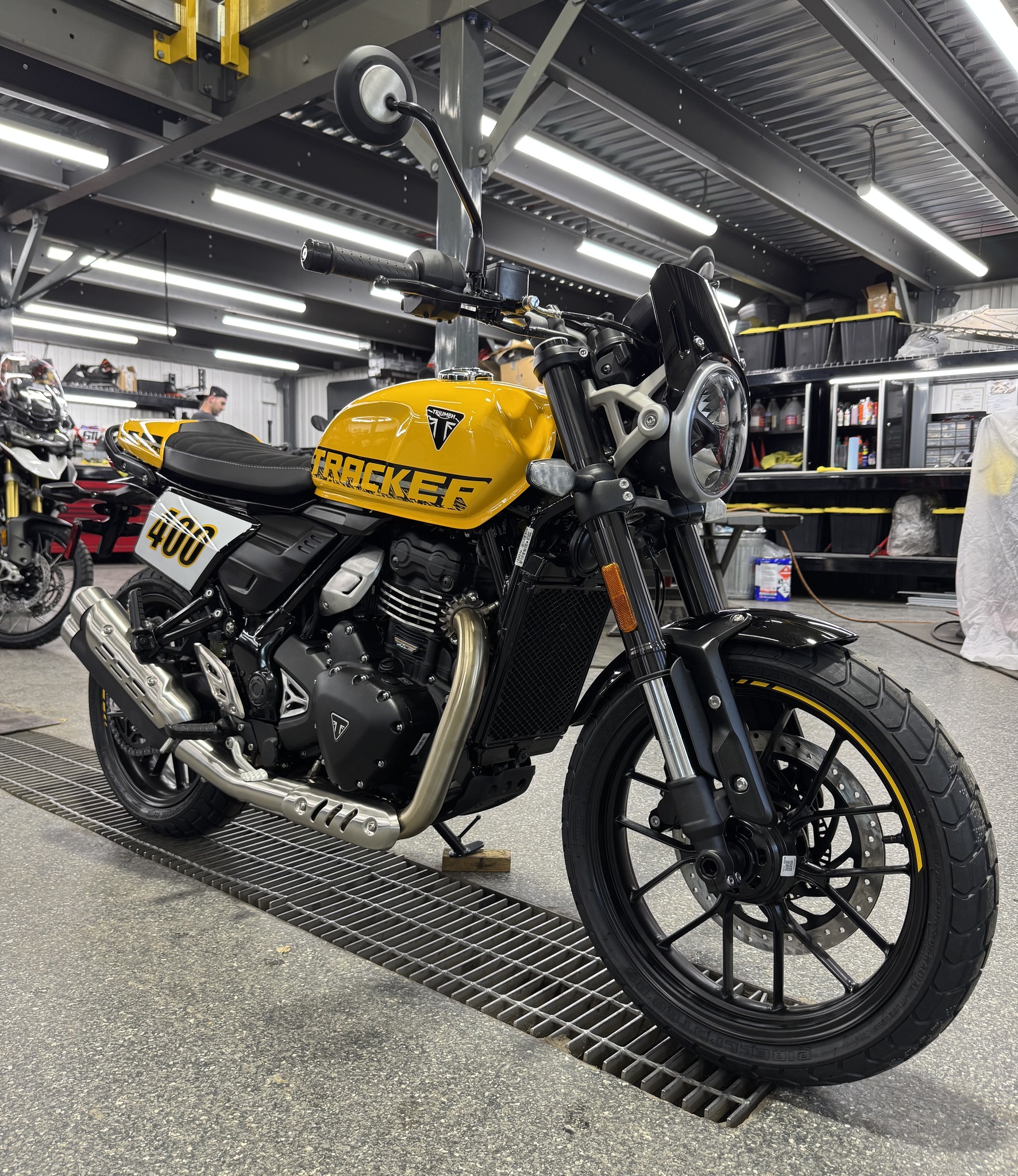 2027 Triumph TRACKER 400 JAUNE thumbnail 8