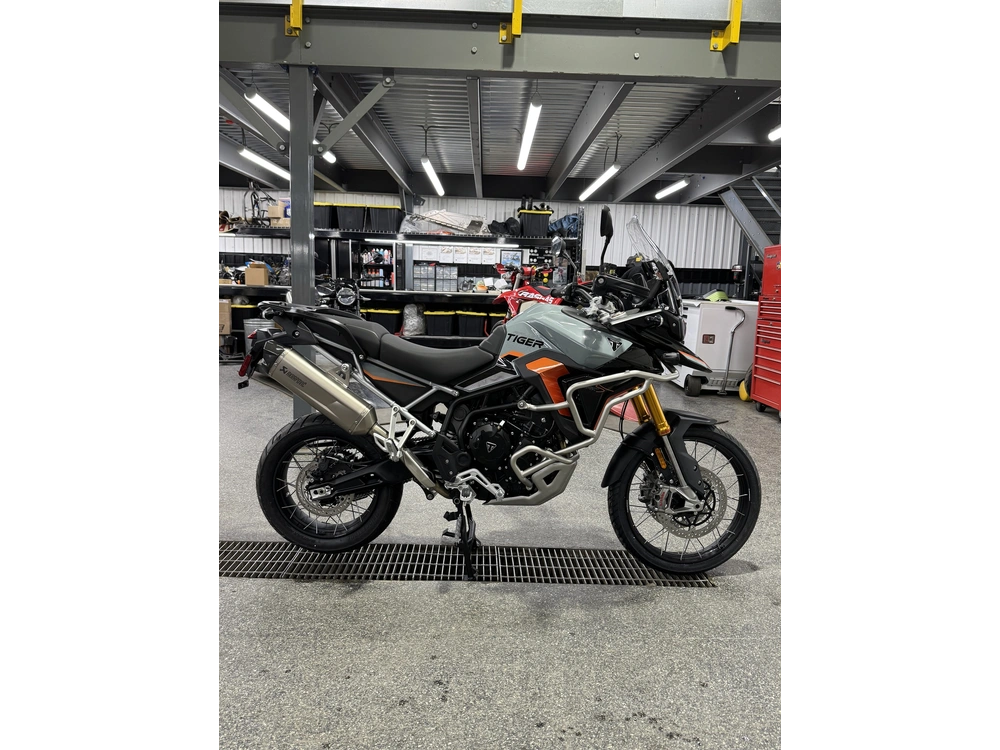 2026 Triumph Tiger 900 Dessert alt