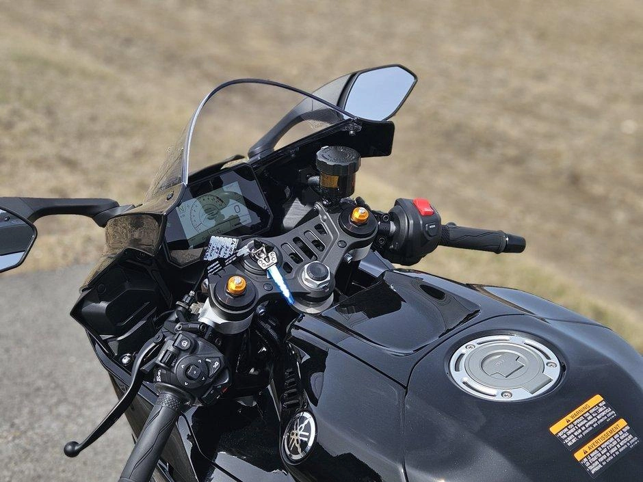 2026 Yamaha R7 alt