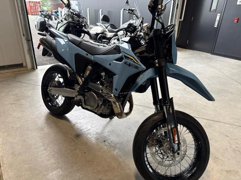 2025 Suzuki Dr-z400sm Sky Grey alt