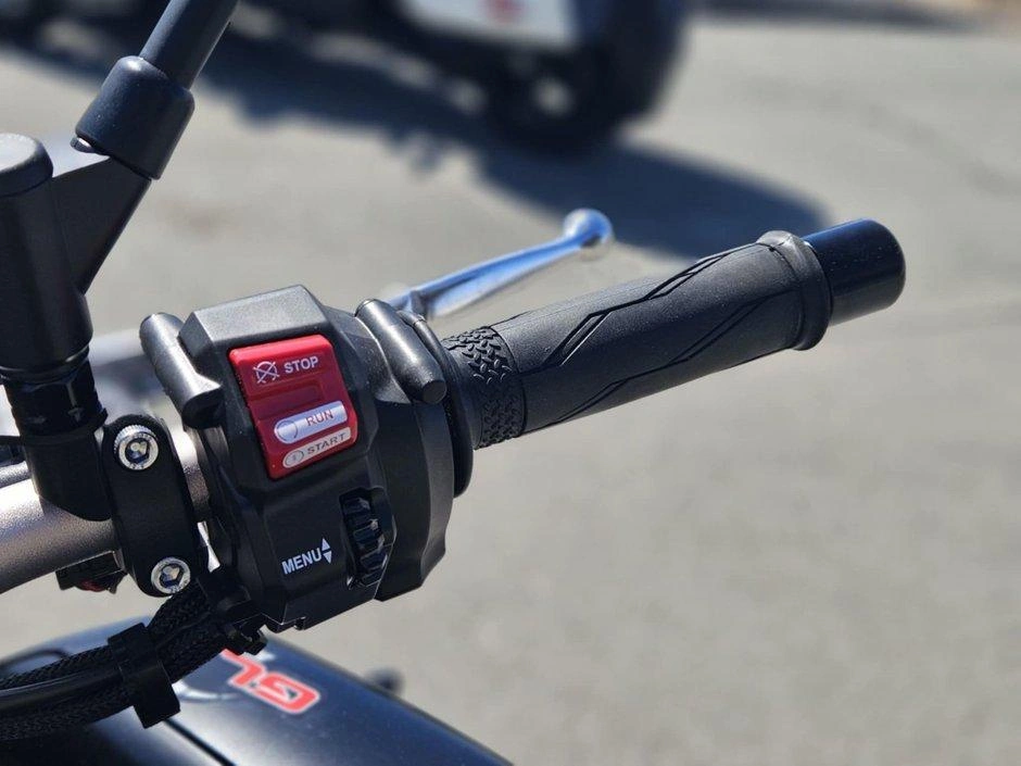 2025 Yamaha Mt-10 alt