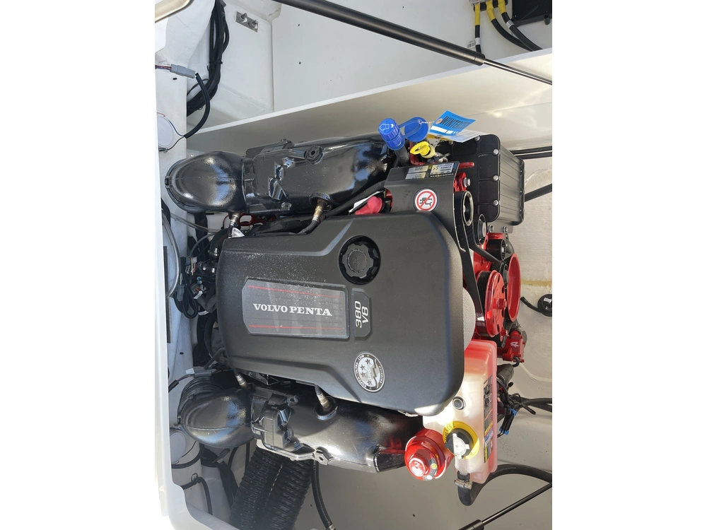 2026 Cobalt Boats R6 alt