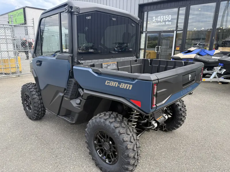2026 Can-Am DEFENDER LIMITED CAB HD11