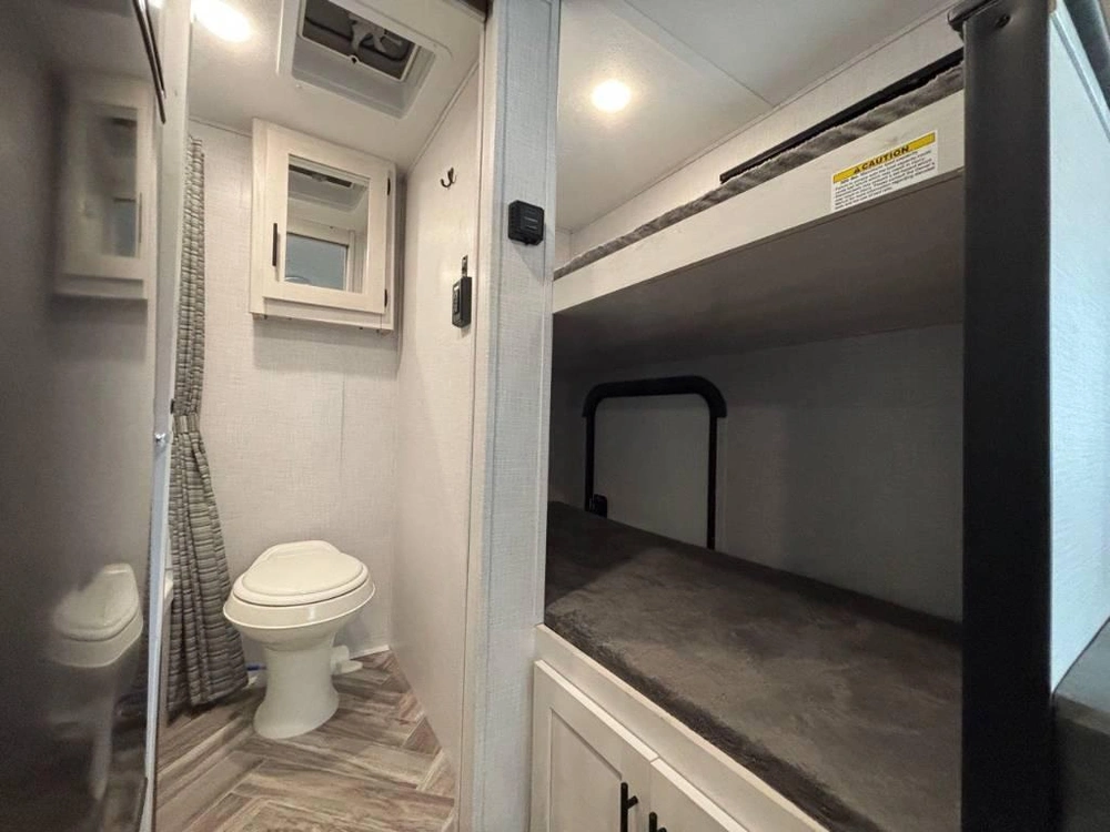 Dutchmen Coleman Rubicon 1628bh 2022 alt