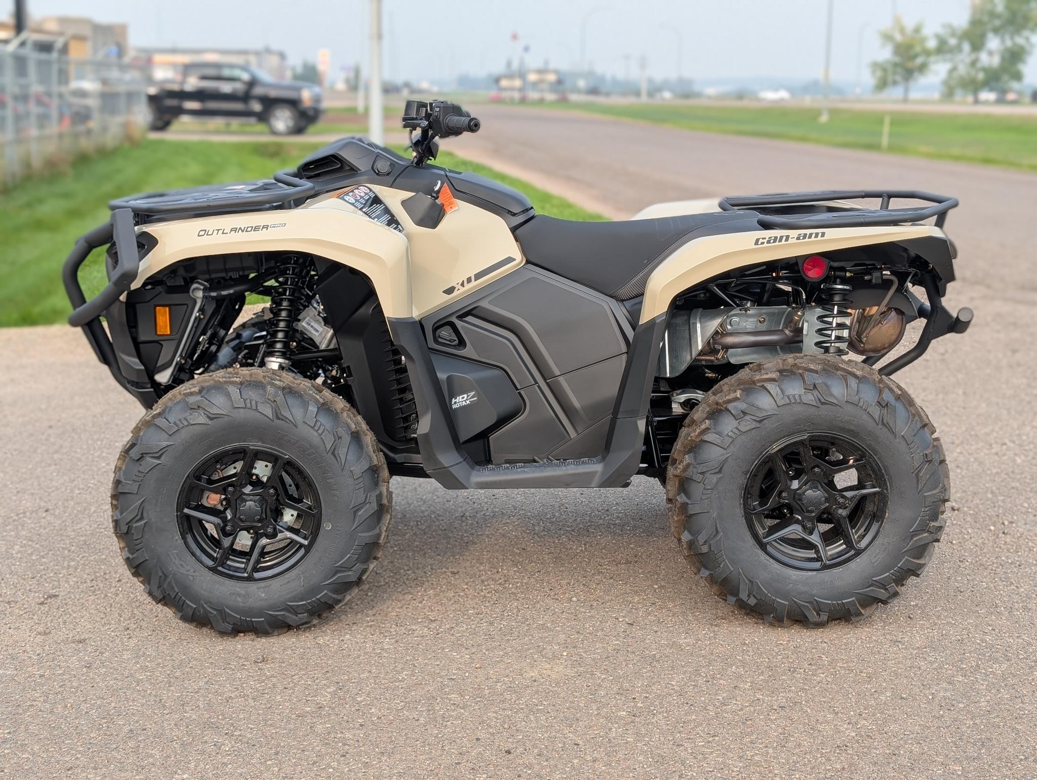 2026 Can-Am Outlander Pro XU HD7 - Desert Tan thumbnail 7