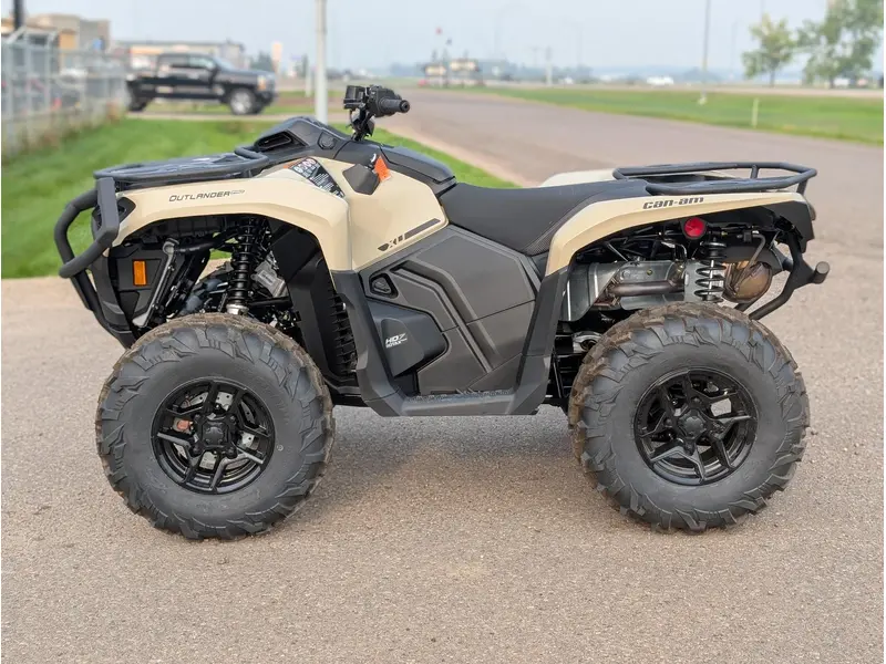 Can-Am Outlander Pro XU HD7 - Desert Tan 2026