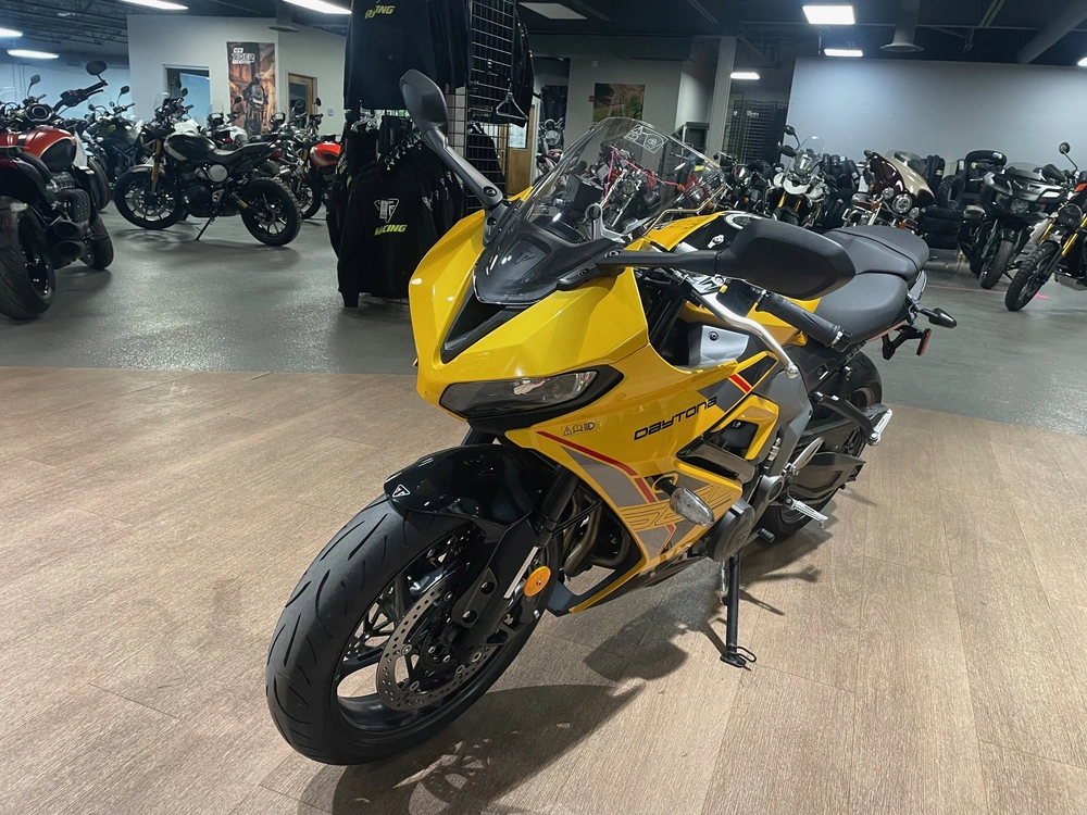 2026 Triumph Daytona 660 - Yellow/black alt