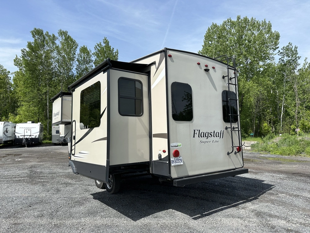 2020 Forest River Flagstaff 526rlws alt