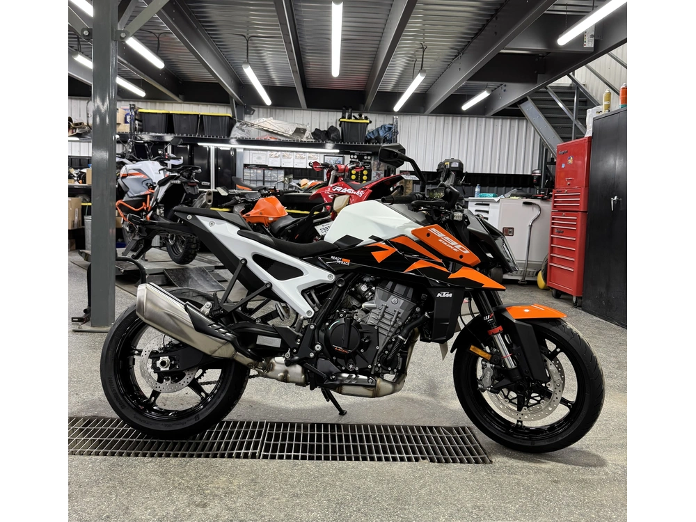 2027 Ktm 990 Duke alt