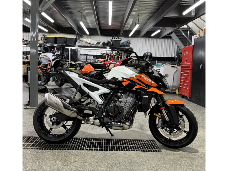 KTM 990 DUKE 2027