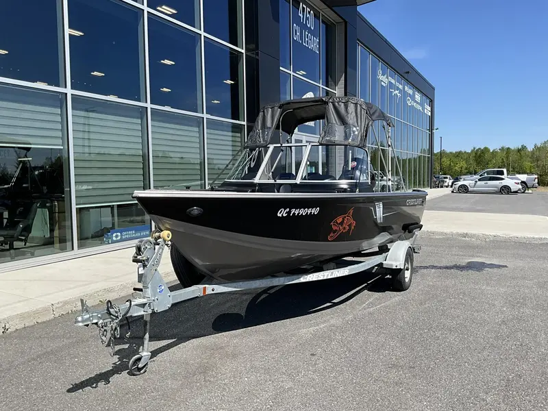 2021 Crestliner Vision 1700