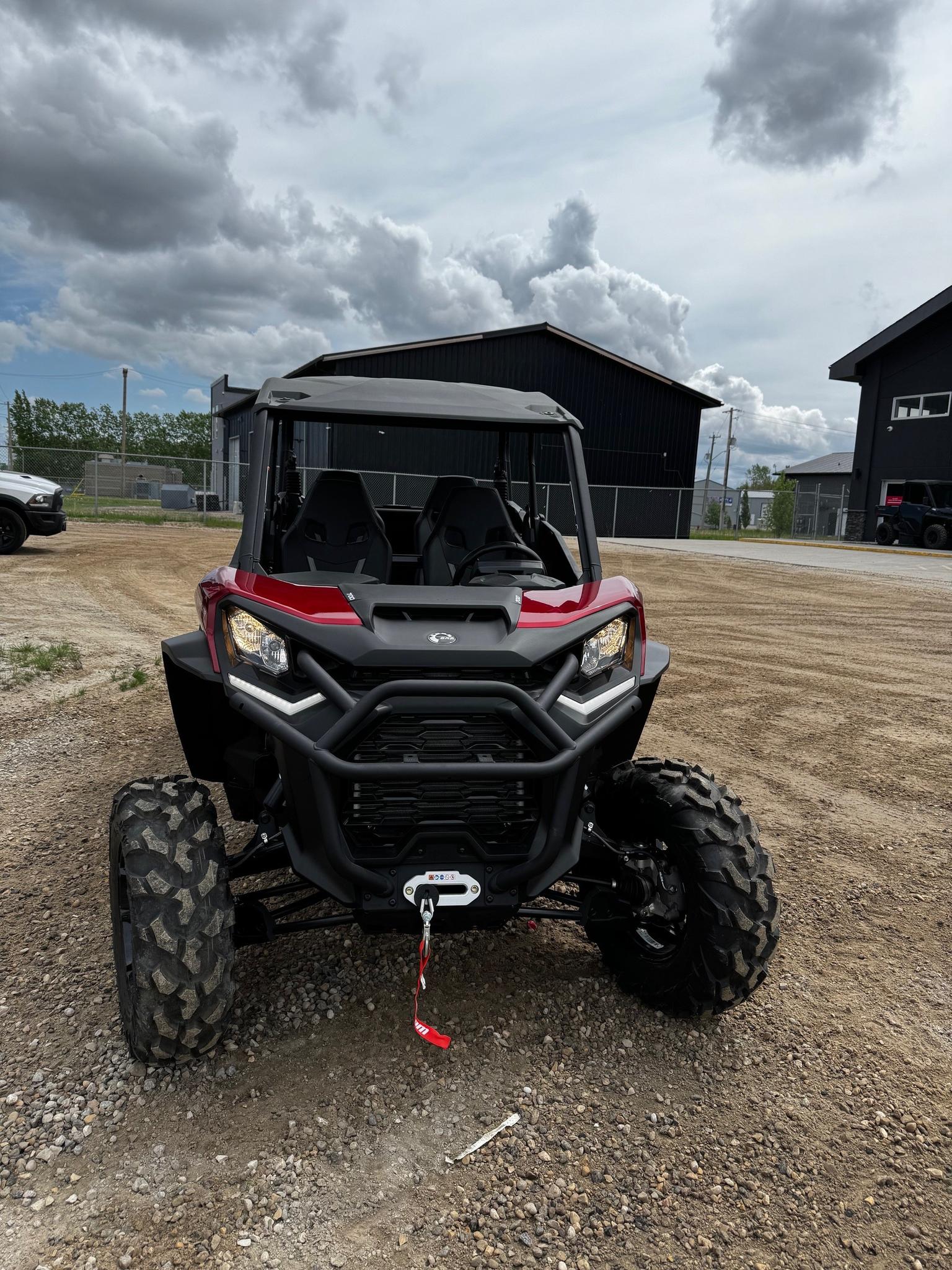 2026 Can-Am COMMANDER MAX XT 700 thumbnail 5