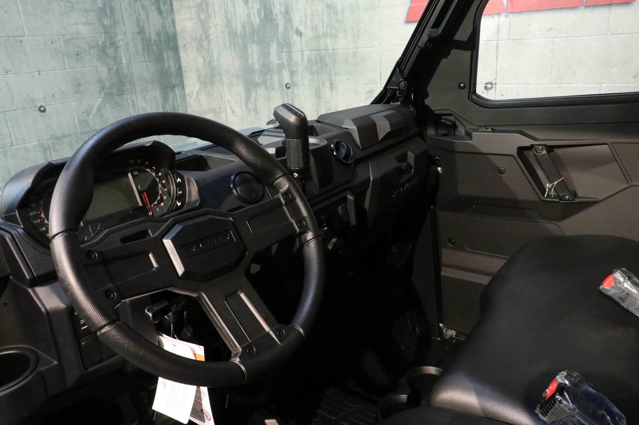 2027 Polaris RANGER CREW XP 1000 CAB thumbnail 6