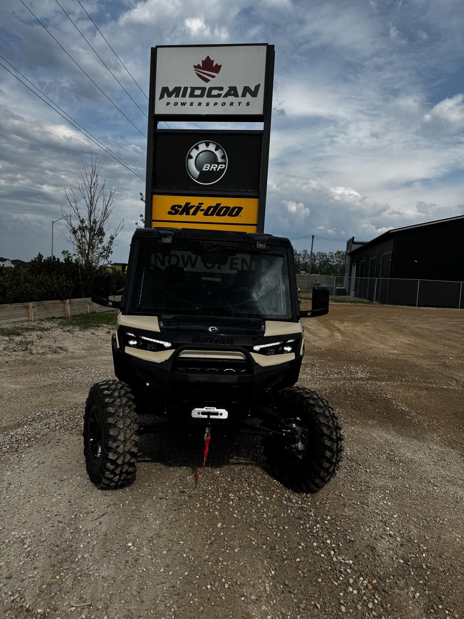 2026 Can-Am DEFENDER LTD HD11 thumbnail 2