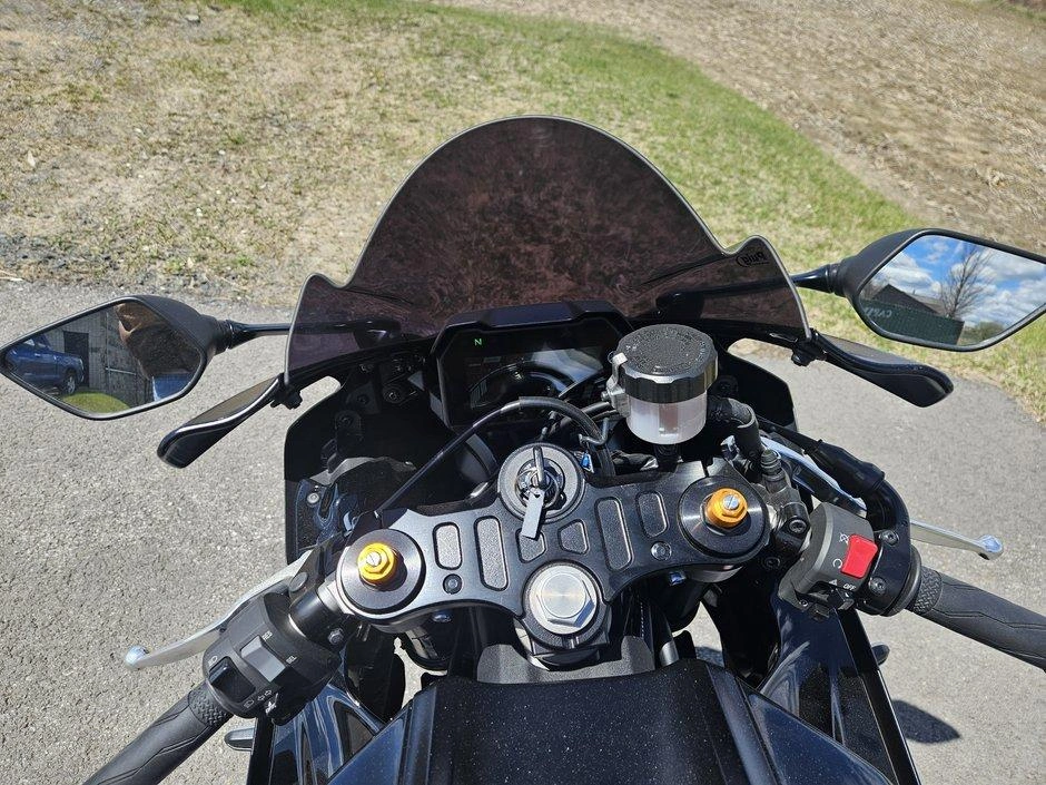 2025 Yamaha Yamaha R7 alt