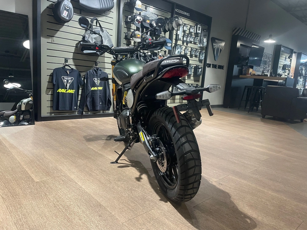 2026 Triumph Scrambler 400 X - Matt Khaki Green / Matt Fusion White alt