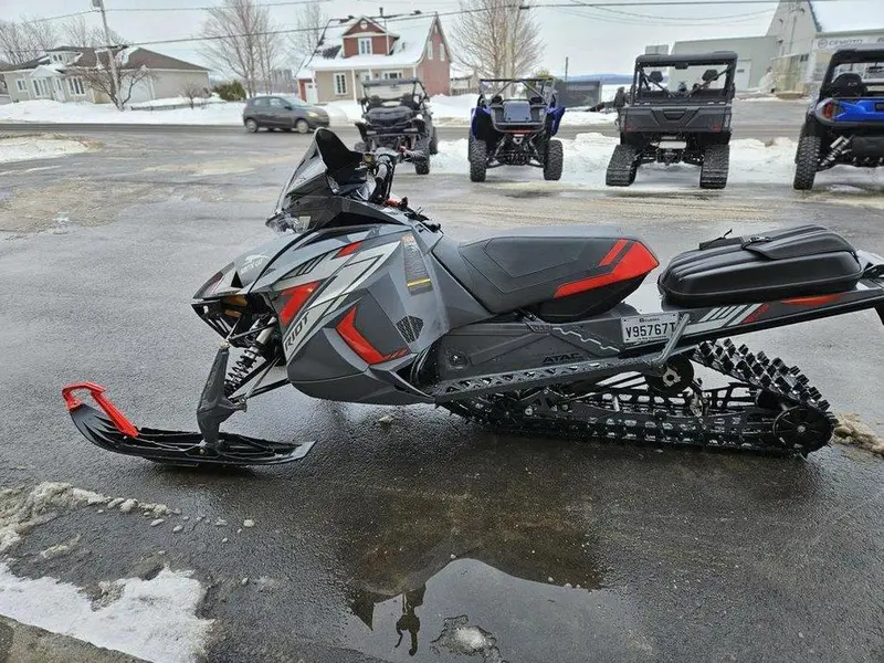 2022 Arctic Cat RIOT