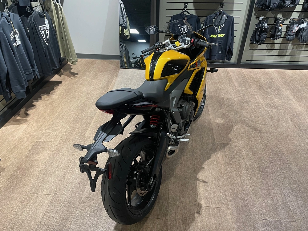 2026 Triumph Daytona 660 - Yellow/black alt