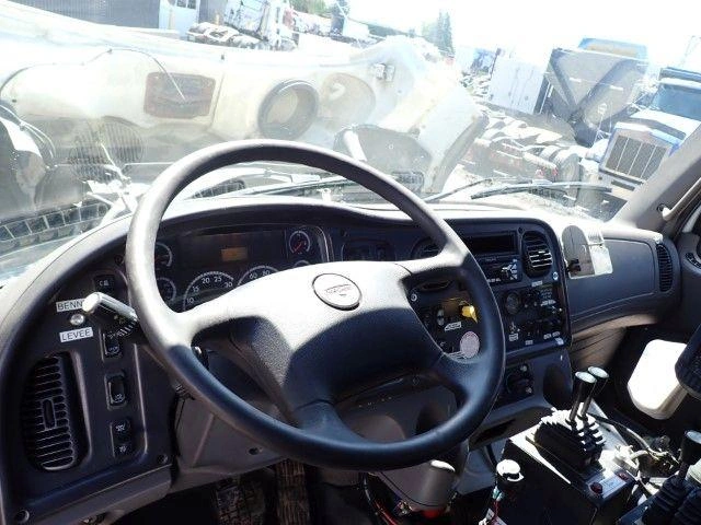 Freightliner M2106 2010