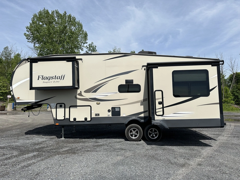 2020 Forest River Flagstaff 526rlws alt