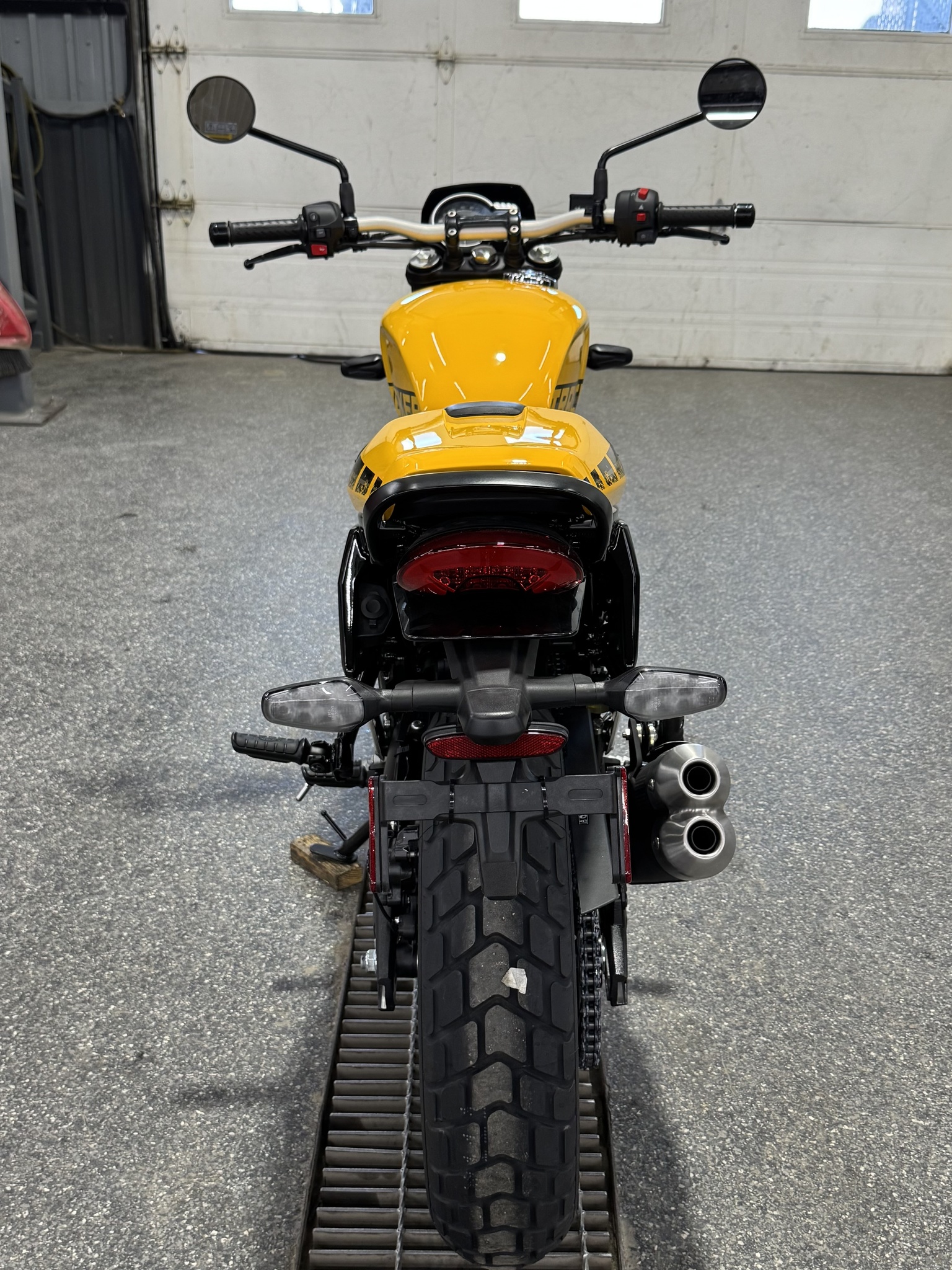 2027 Triumph TRACKER 400 JAUNE thumbnail 3
