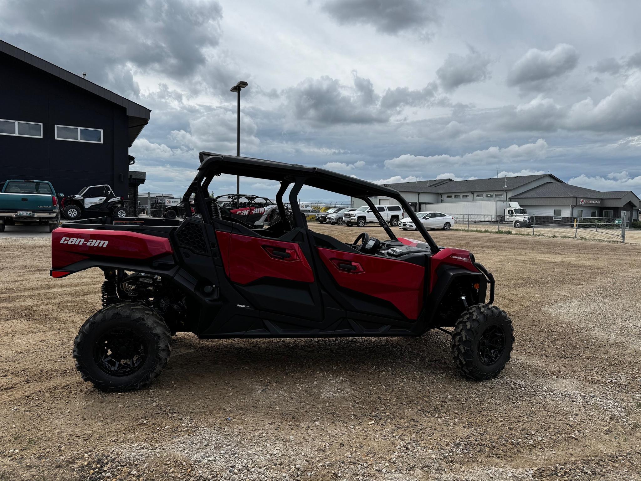 2026 Can-Am COMMANDER MAX XT 700 thumbnail 3