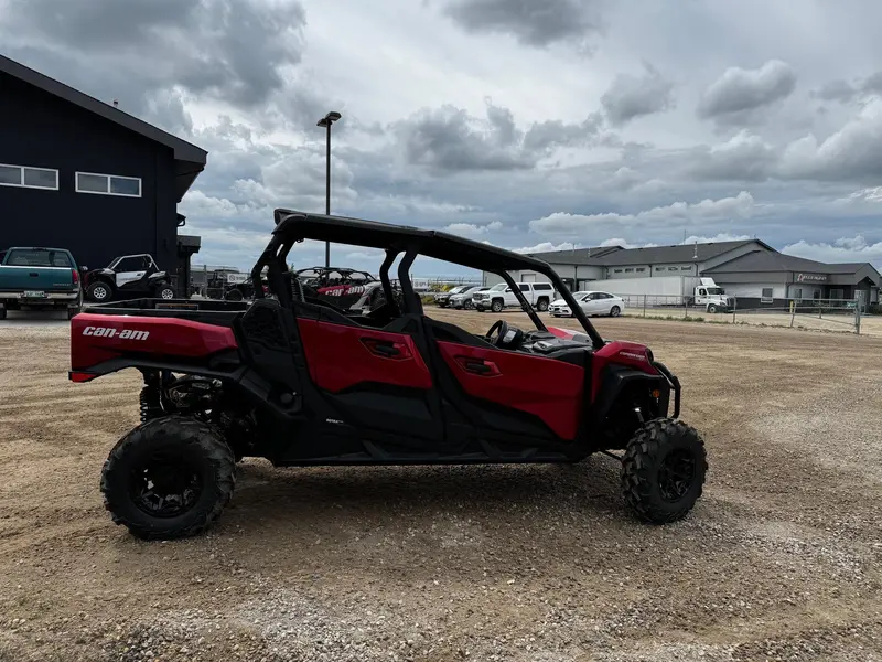 2026 Can-Am COMMANDER MAX XT 700