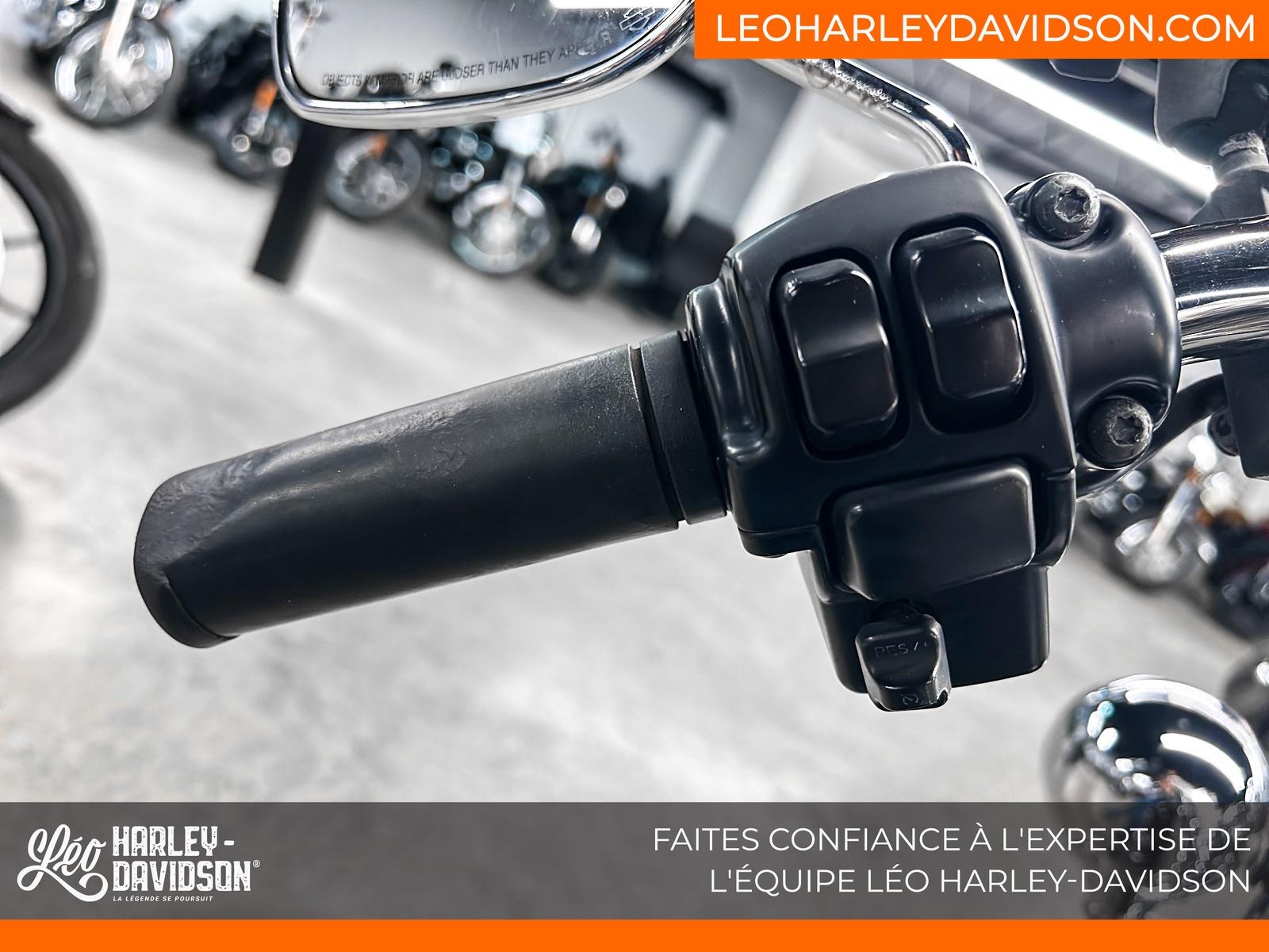2016 Harley-Davidson FLSTC Softail Heritage Classic thumbnail 13