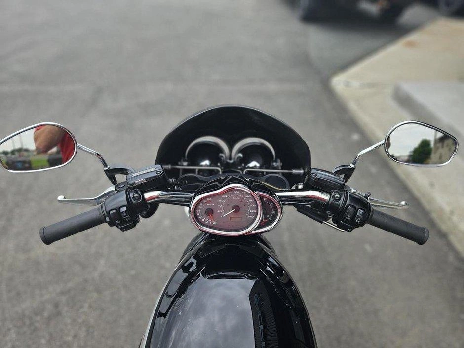 Harley-davidson V-rod 2006 alt