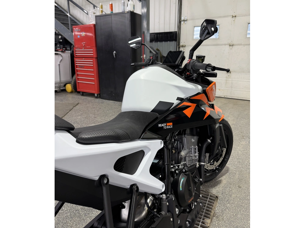 2027 Ktm 990 Duke alt