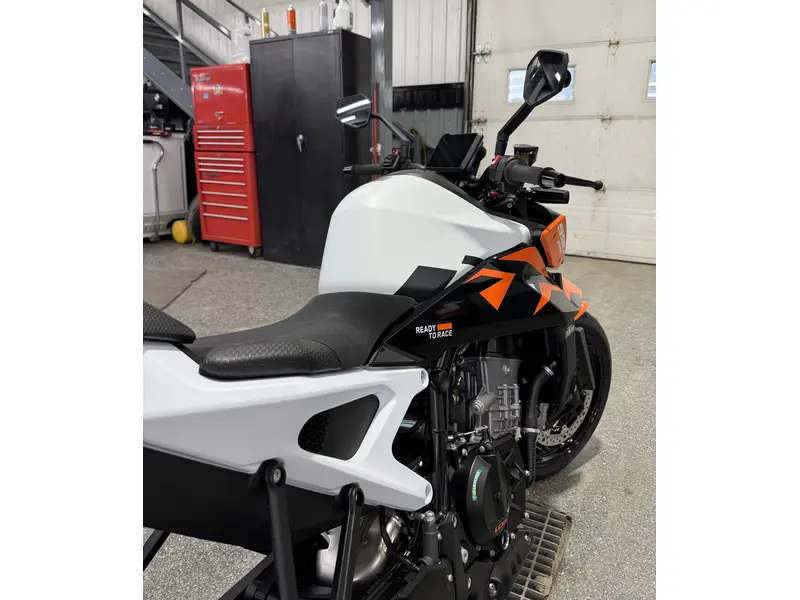 KTM 990 DUKE 2027