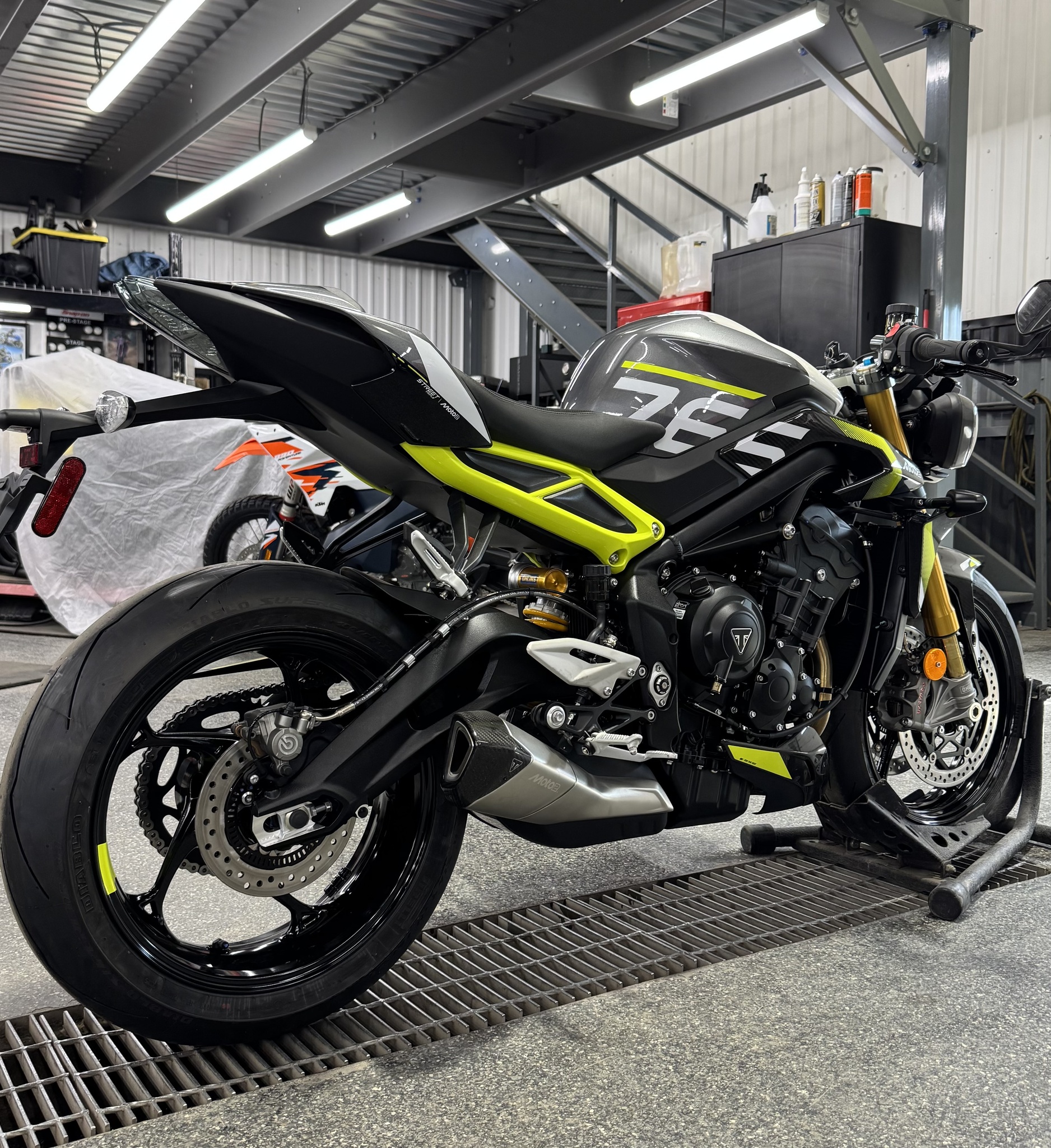 2026 Triumph STREET TRIPLE 765 MO thumbnail 2