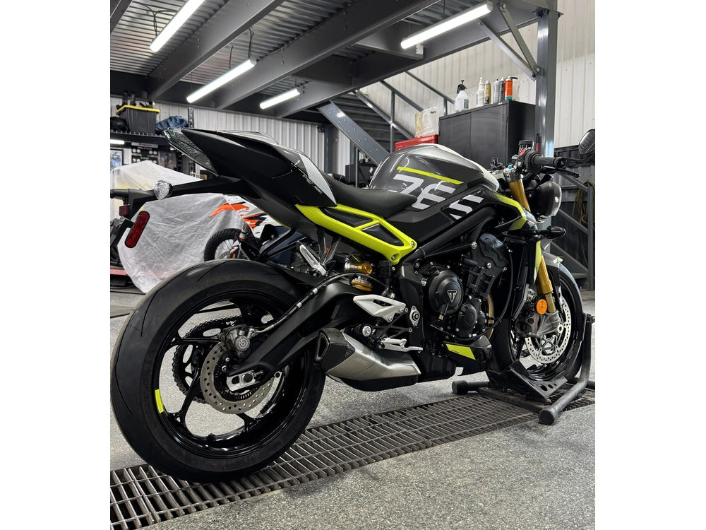 2026 Triumph Street Triple 765 Mo alt