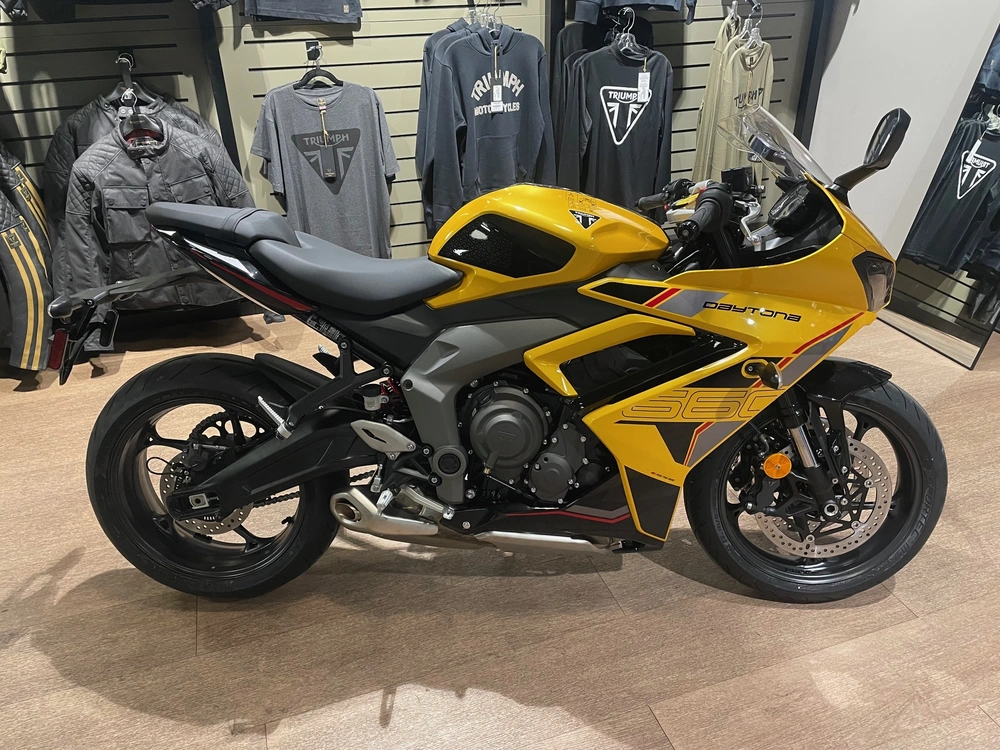 2026 Triumph Daytona 660 - Yellow/black alt