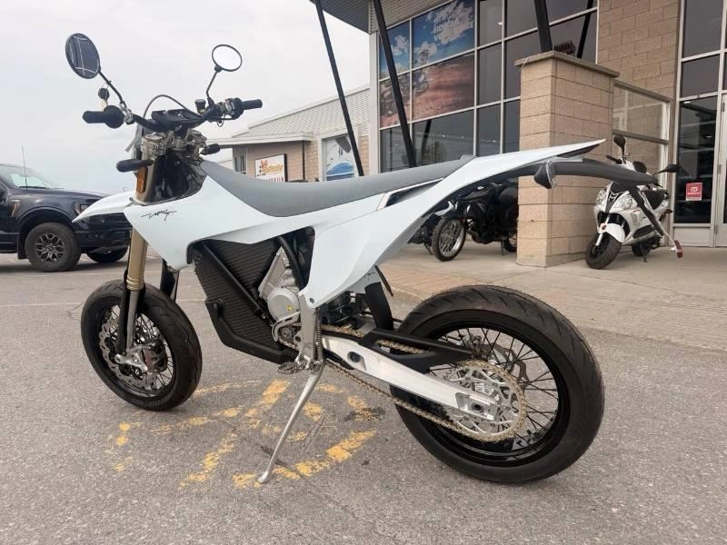 2026 Stark Future Varg Sm 80hp alt