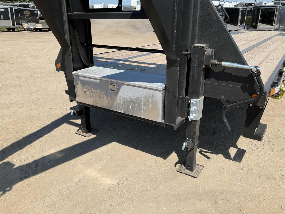 2026 Canada Trailers 8.5x40 12 Ton Gooseneck Equipment Trailer alt