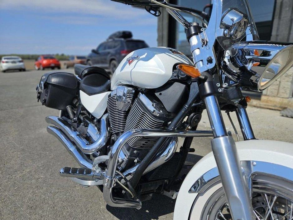 Victory Motorcycles Boardwalk 2013 alt