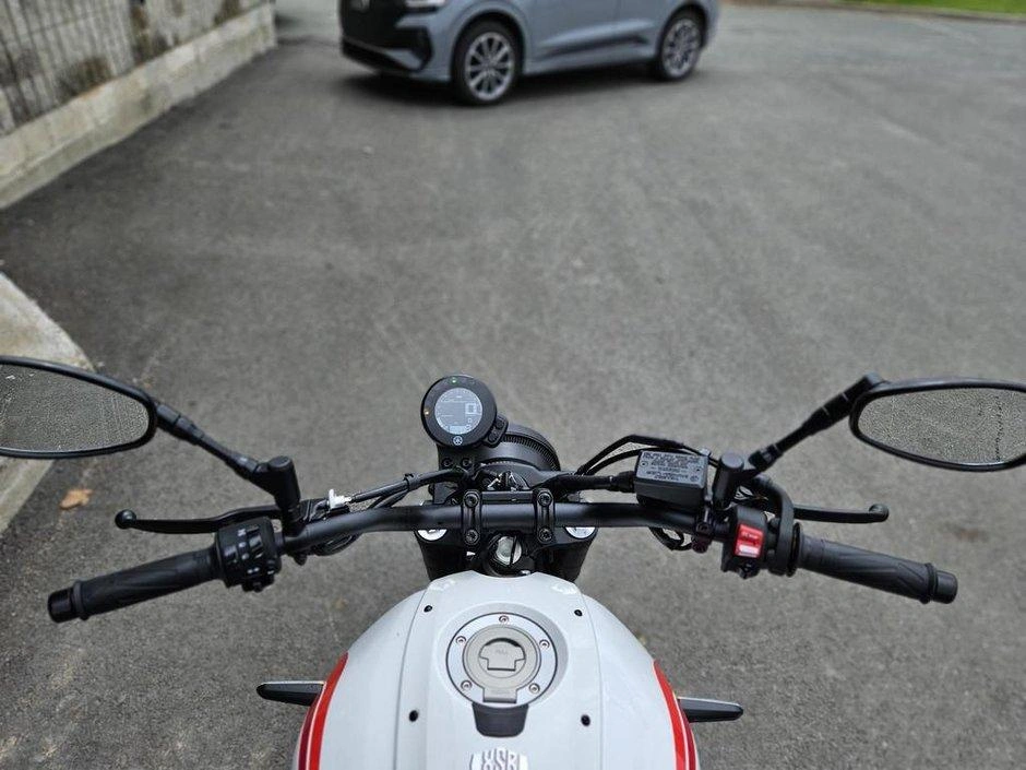 2024 Yamaha Xsr 700 alt