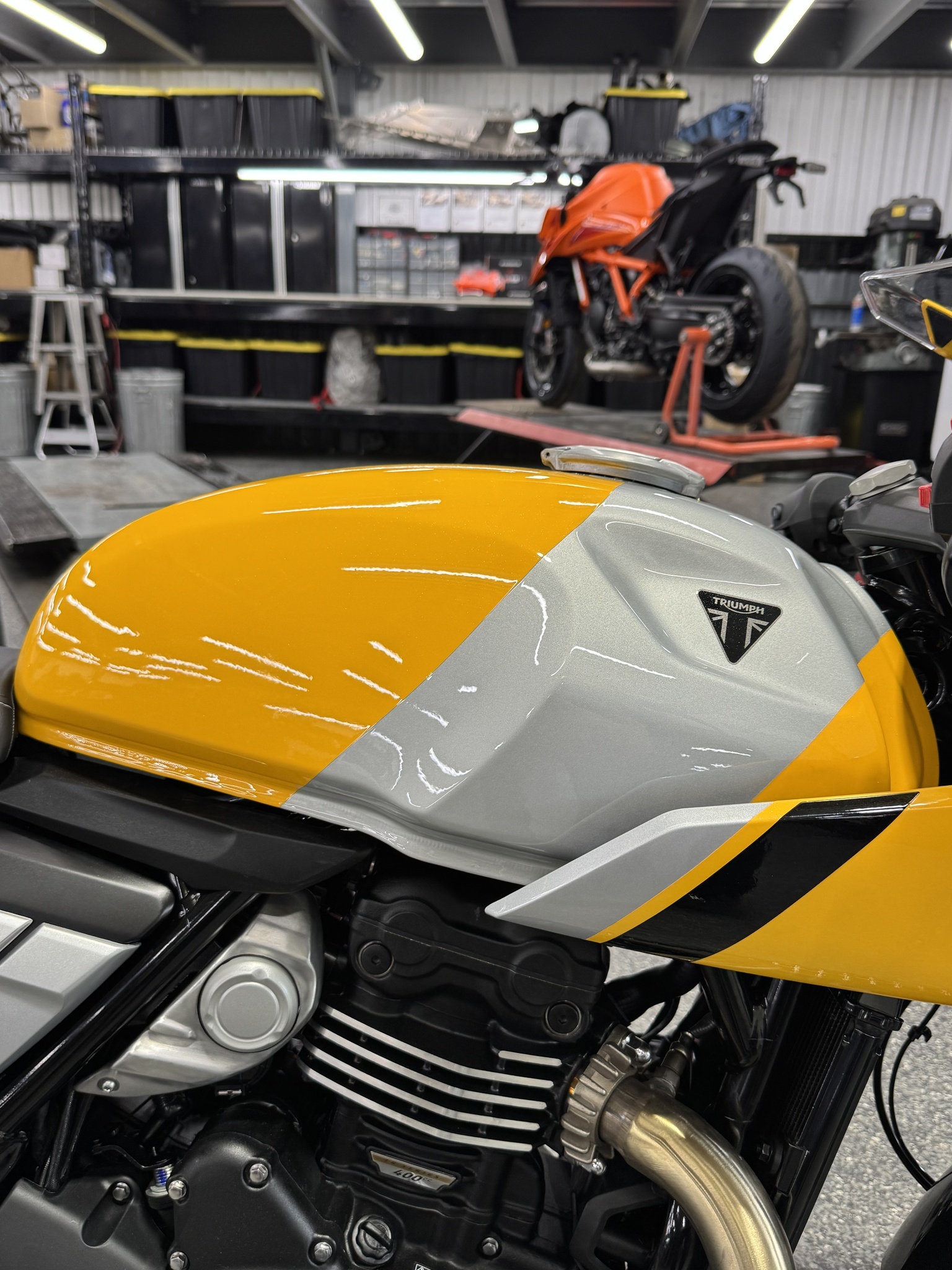 2026 Triumph THRUXTON 400 JAUNE thumbnail 11