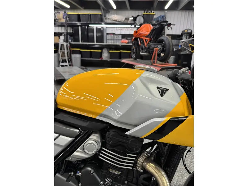 2026 Triumph THRUXTON 400 JAUNE