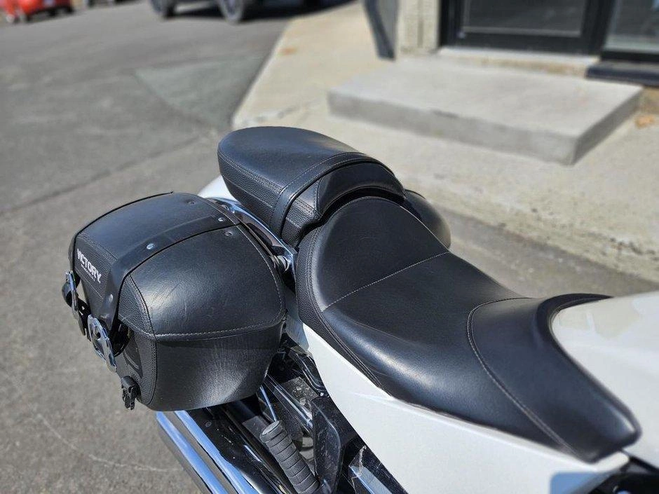 Victory Motorcycles Boardwalk 2013 alt